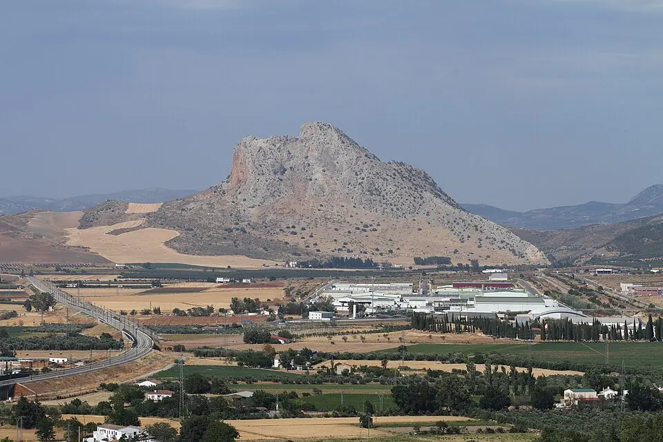The Peña de los Enamorados seen from Antequera.